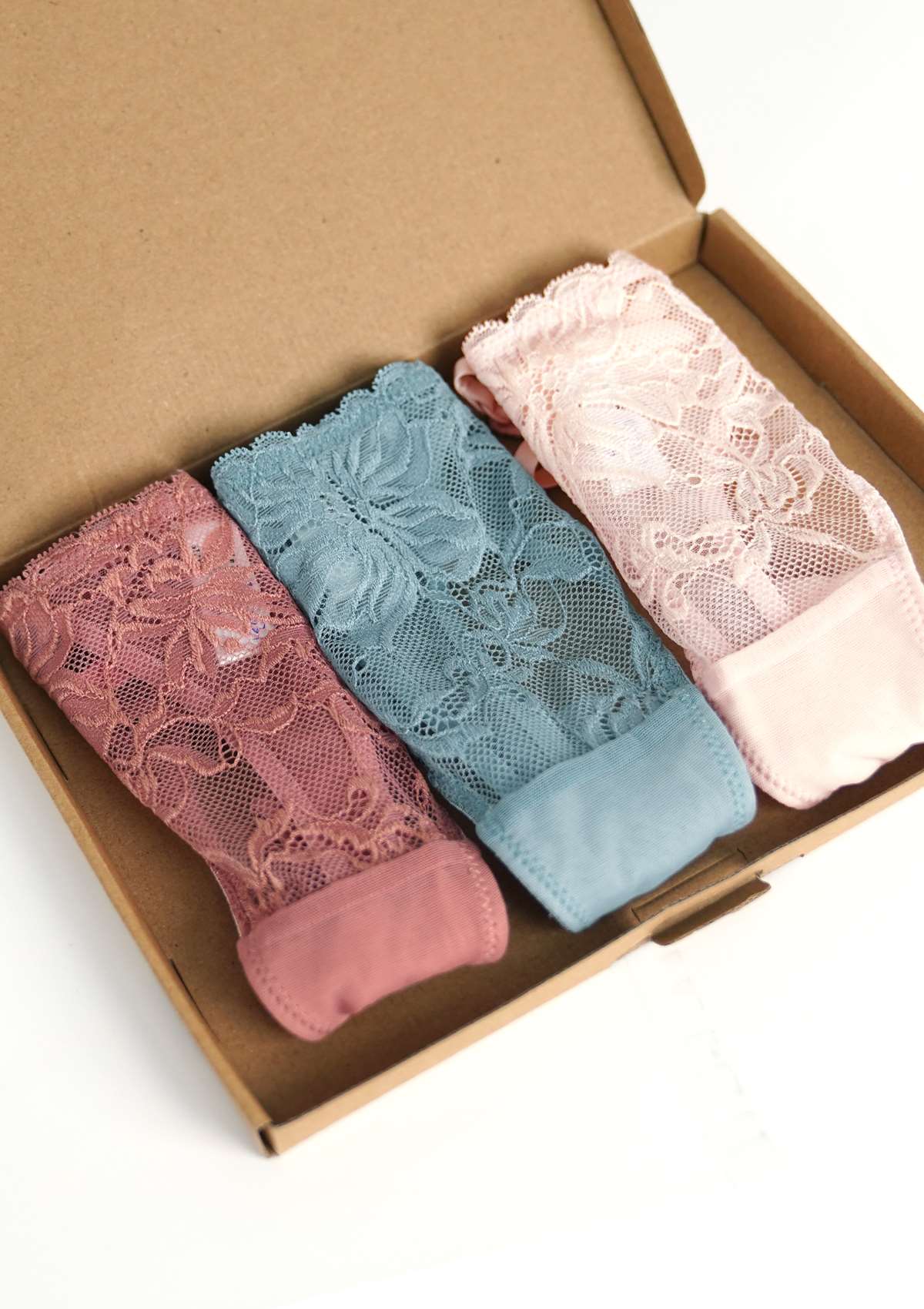 Pretty In Petals Breathable Sexy Lace String Thongs 3 Pack